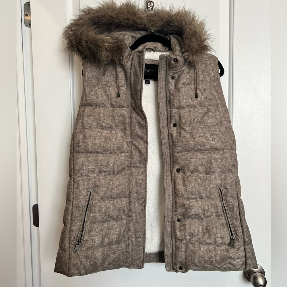 NWOT Banana Republic Down Feather Puffer Vest: Women’s L